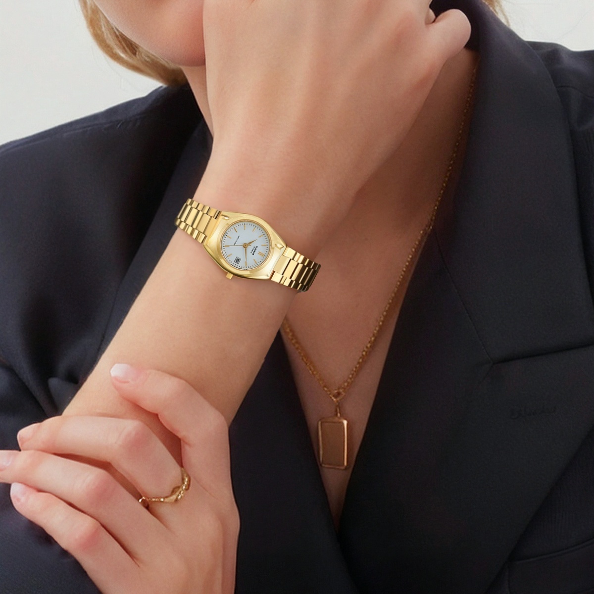 Женские часы Casio STANDARD (золотые) — фото 4