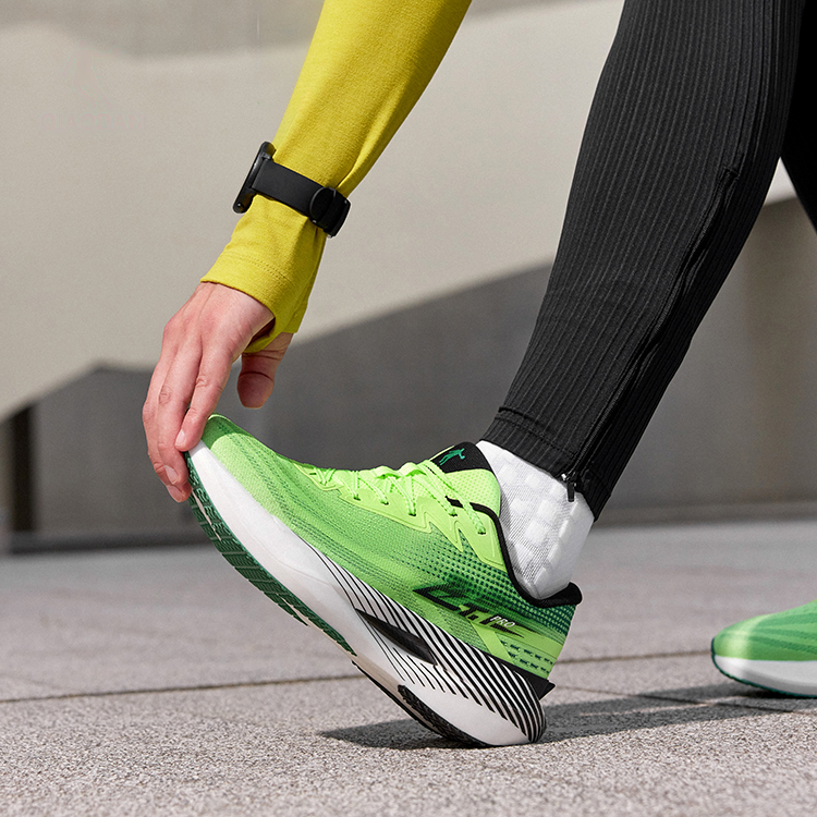 QIAODAN Flying Shadow PRO Abrasion Resistant Slip Resistant Low top Carbon Plate Marathon Running Shoes Men’s