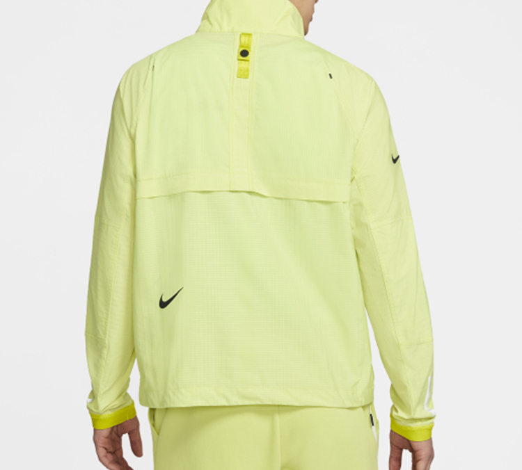 Мужская куртка Nike Sportwear Tech Pack (ярко-зеленая) — фото 4