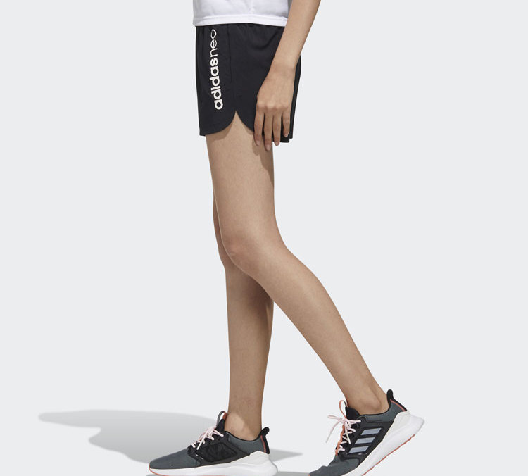 Женские шорты adidas neo W Cs Shorts (черные) — фото 4