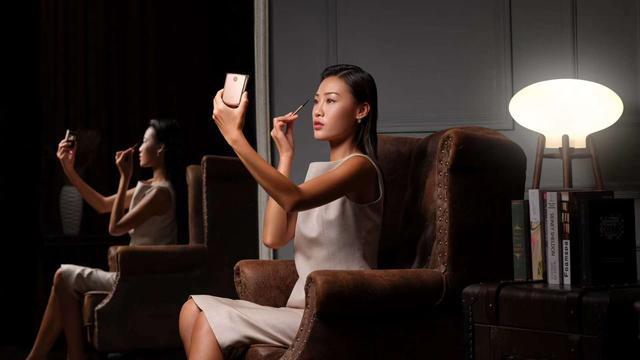 「科技犬」理性分析:摩托罗拉刀锋5G折叠屏手机值得入手吗?