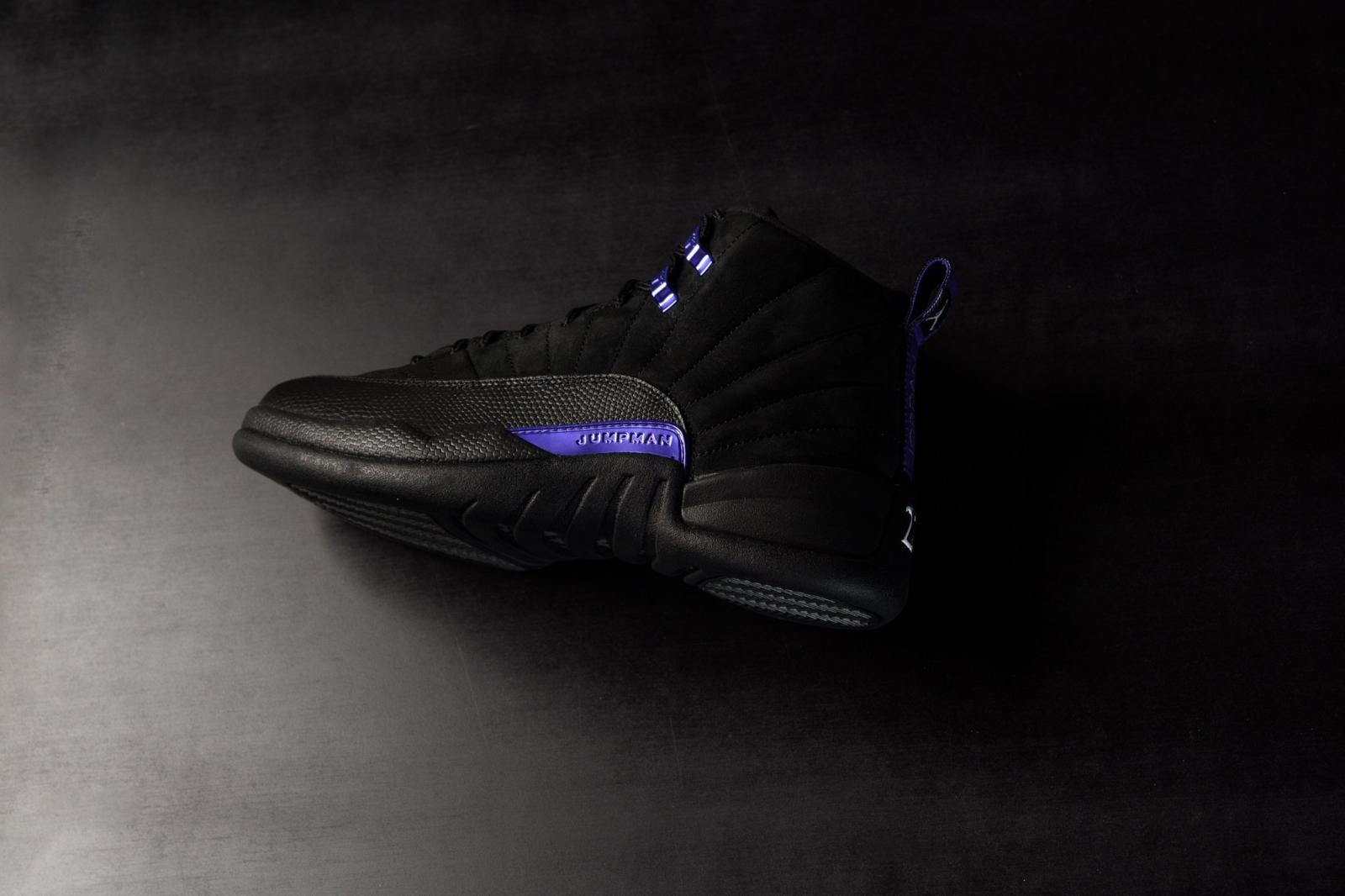 实拍展示全新黑/暗紫色Air Jordan 12 Retro