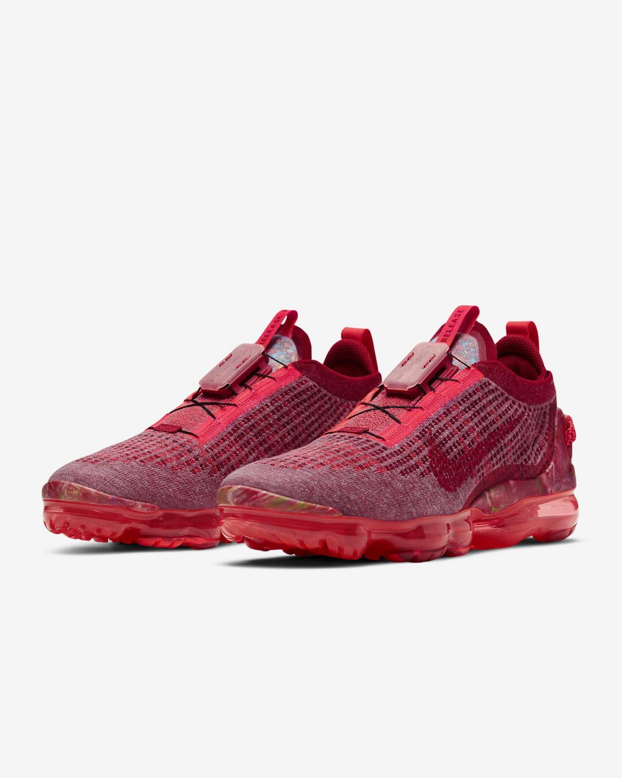 Nike Running推出队红/闪电深红/健身红色Air VaporMax 2020 FK