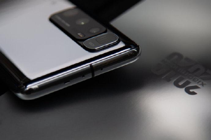 i9+RTX 3090至少配850瓦电源;小米拍高通“马屁”