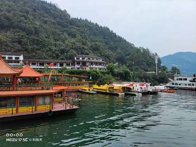 魅族17评测:艺术与科技完美融合 重量平衡设计手感出色