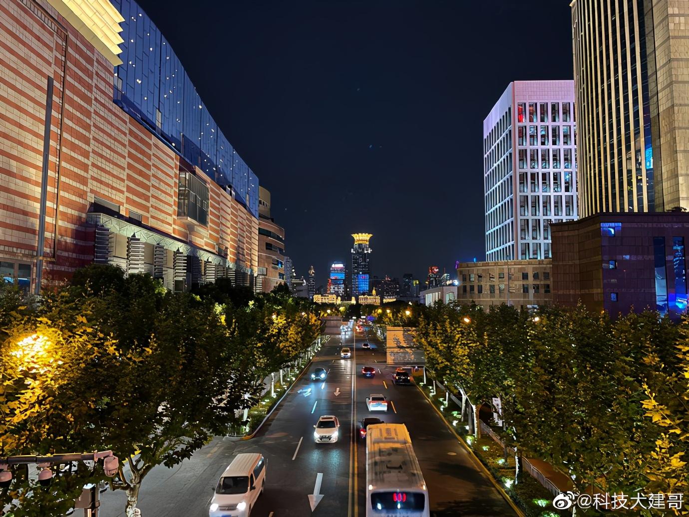 iPhone 12夜景拍照实测:对比小米OPPO高下立判