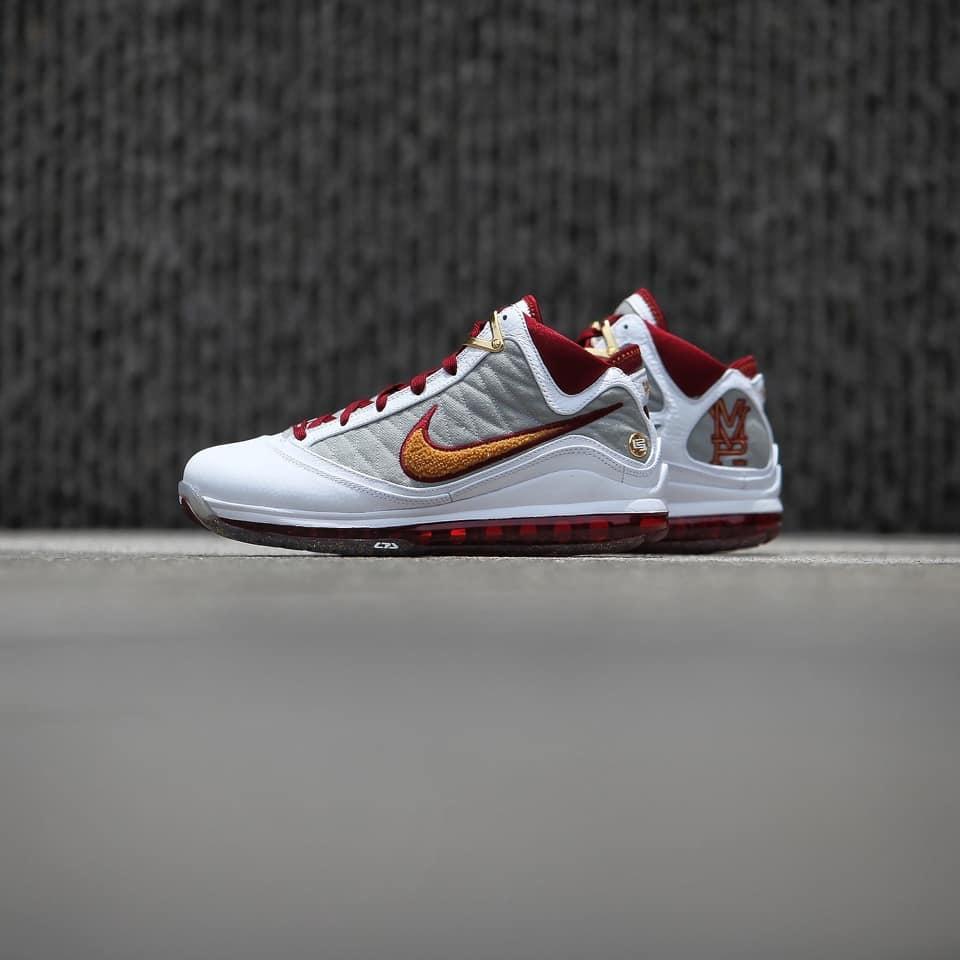 细节实拍展示复刻版nike lebron 7 qs "mvp"