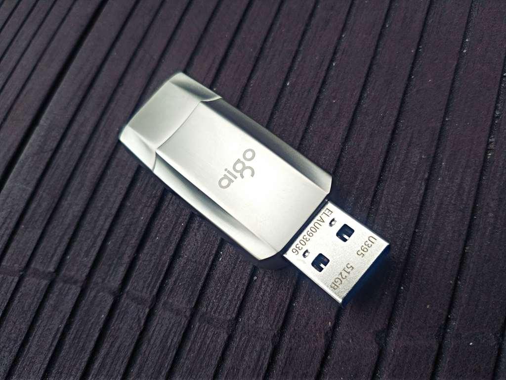 aigo 512G的固态U盘,速度快的飞起来了