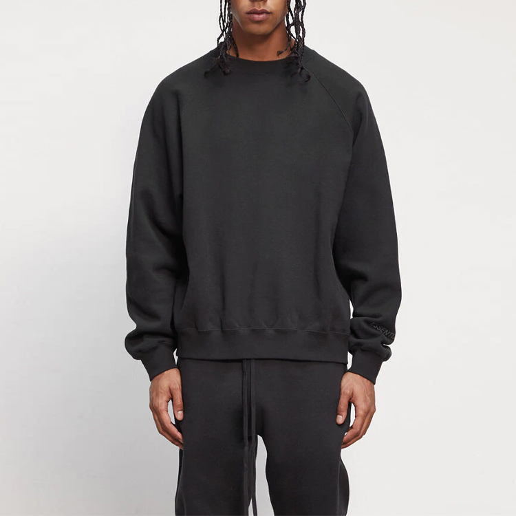 Мужской свитшот Fear of God Essentials FW20 Black Core Crew Neck Sweatshirt (черный) — фото 2