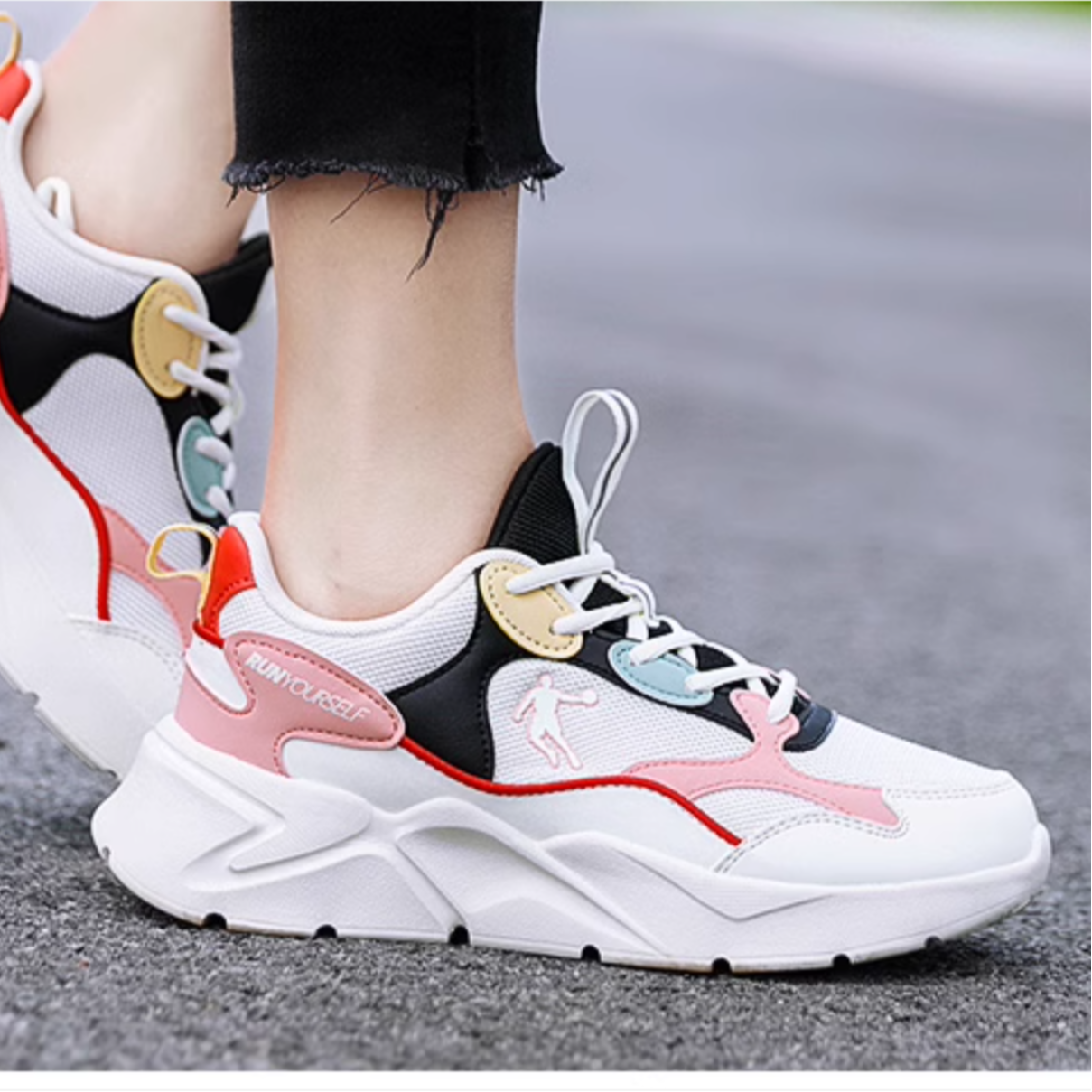 QIAODAN Versatile Slip Resistant Abrasion Resistant Low top Running Shoes Women’s Pink White