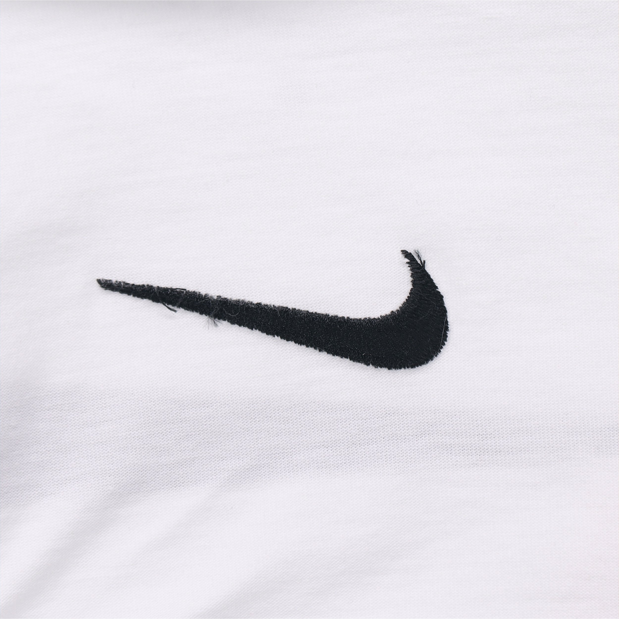 Мужской лонгслив Nike Sportswear Swoosh (белый) — фото 5