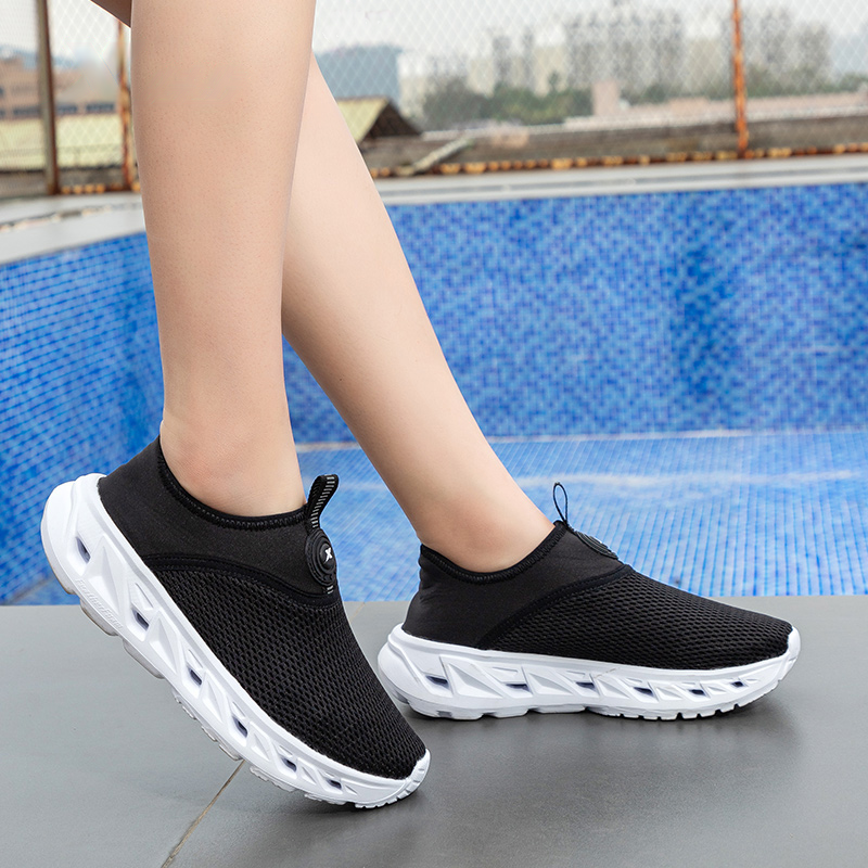 XTEP Abrasion Resistant Breathable Abrasion Resistant Breathable Low top Outdoor Shoes Women’s Black