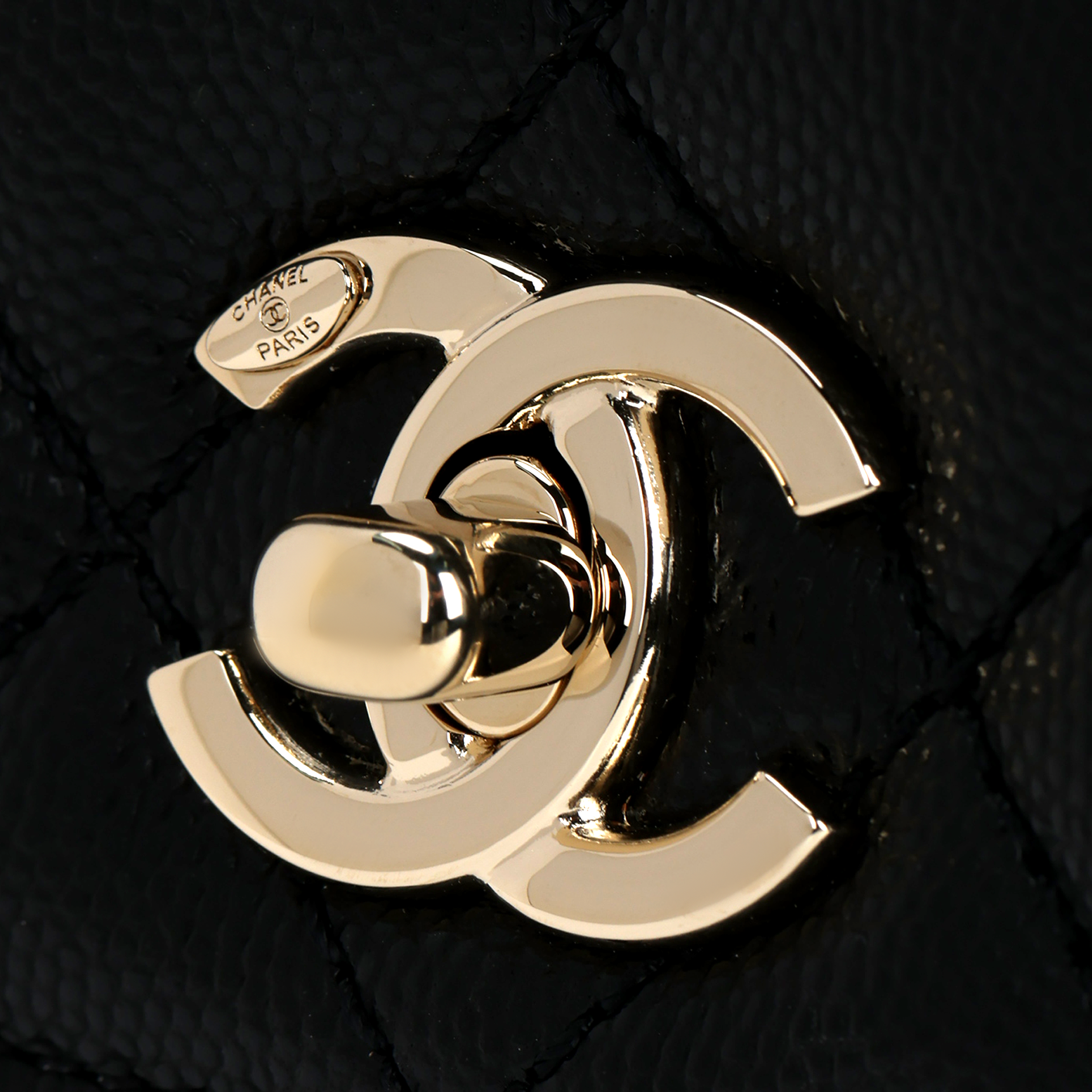 Женская сумка Chanel Coco Handle 22P (черная) — фото 5