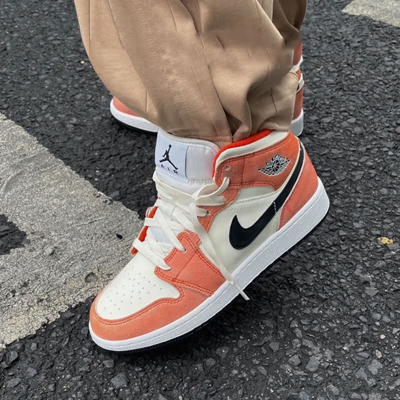 Jordan Air Jordan 1 Mid "Orange Suede GS