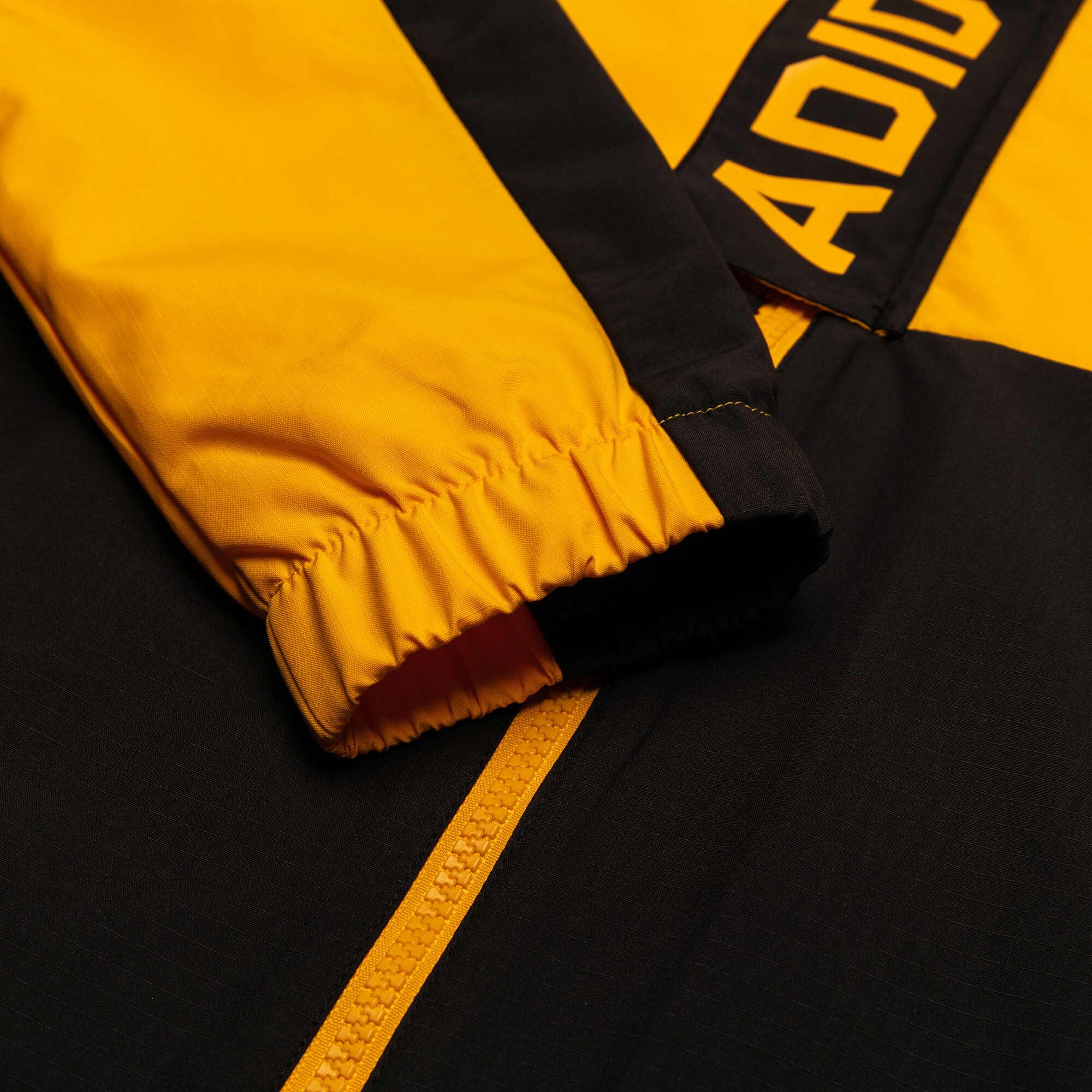 Мужская куртка adidas neo M CS C/B WB (черно-золотая) — фото 6