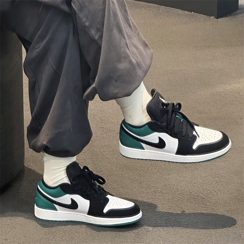 Air Jordan 1 Low GS "Mystic green"