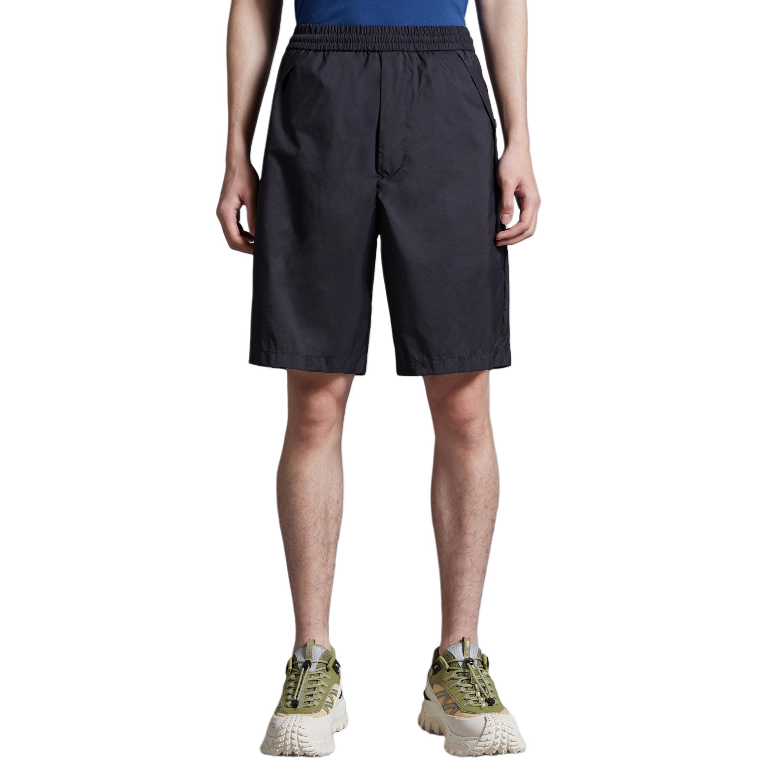 Мужские шорты Moncler J10912B00010596TM999 (черный) — фото 3
