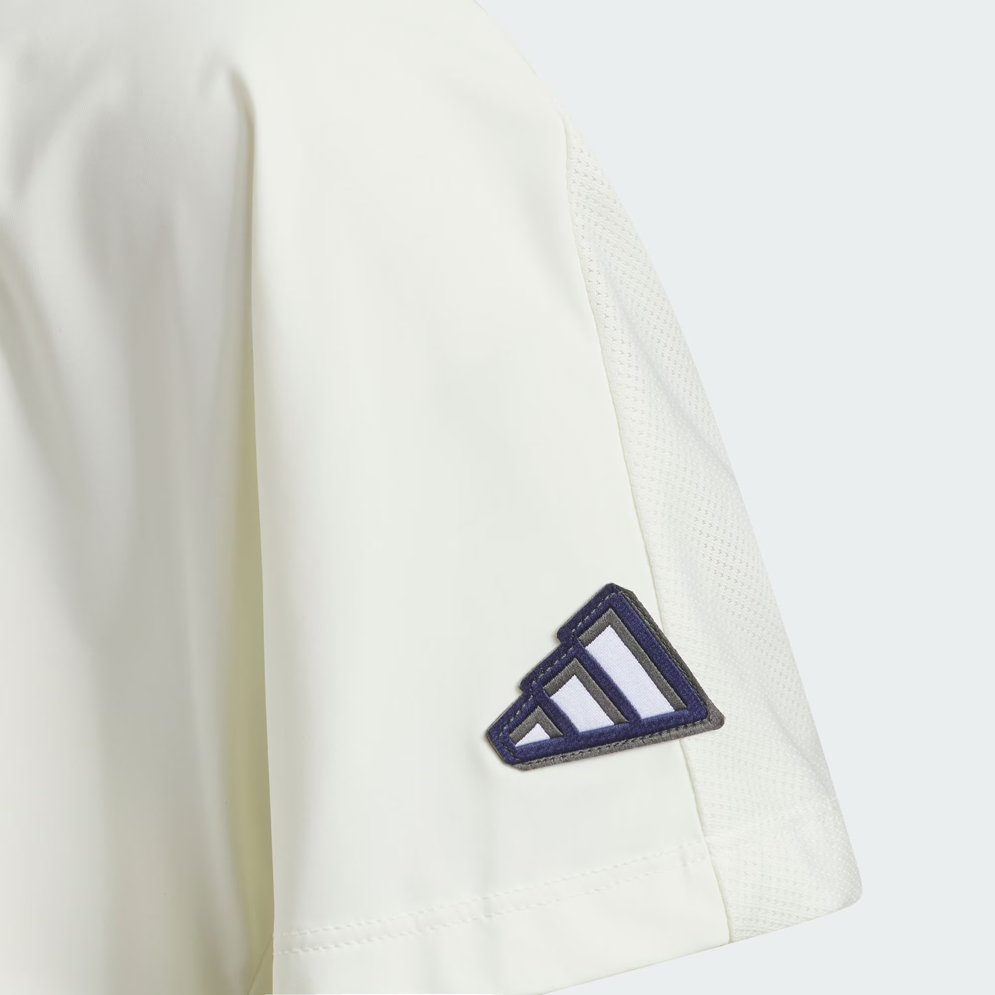 Футболка adidas Sportswear Logo (молочно-белая) — фото 4