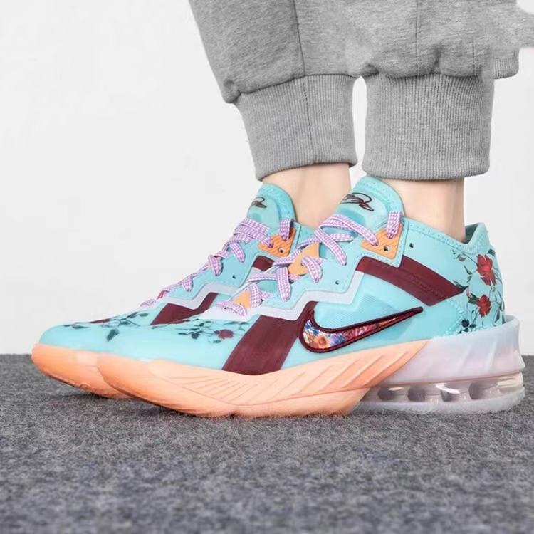 Кеды Nike NikeLebron 18 Low Floral (сине-красный) — фото 4