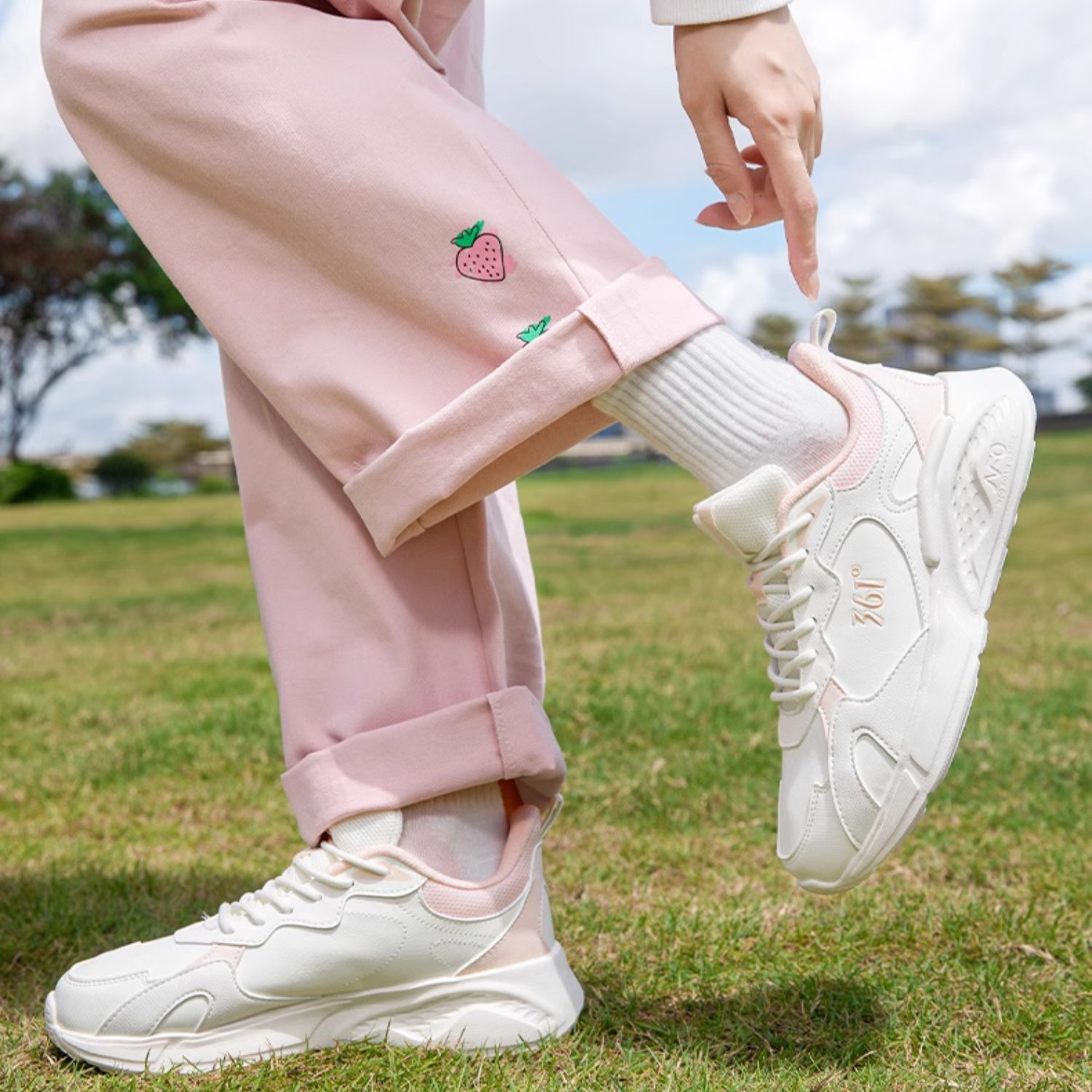 361° Slip Resistant Abrasion Resistant Low top Running Shoes Women’s White Pink