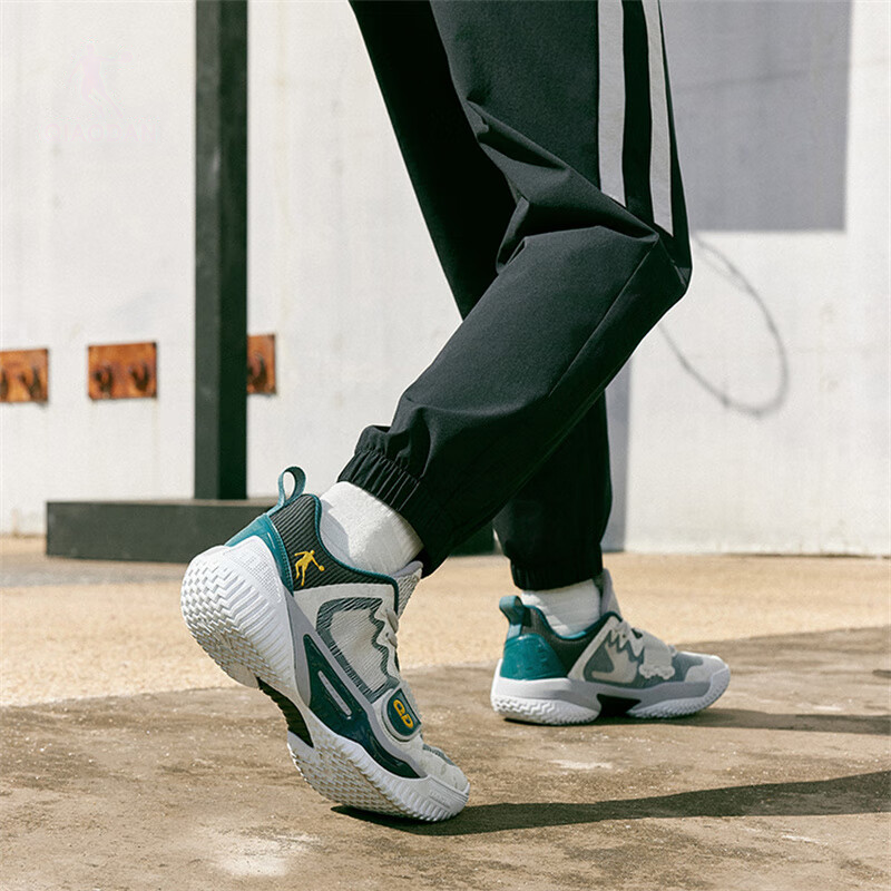 QIAODAN 6TEAM Refinement Slip Resistant Abrasion Resistant Low top Basketball Shoes Men’s Gray Green