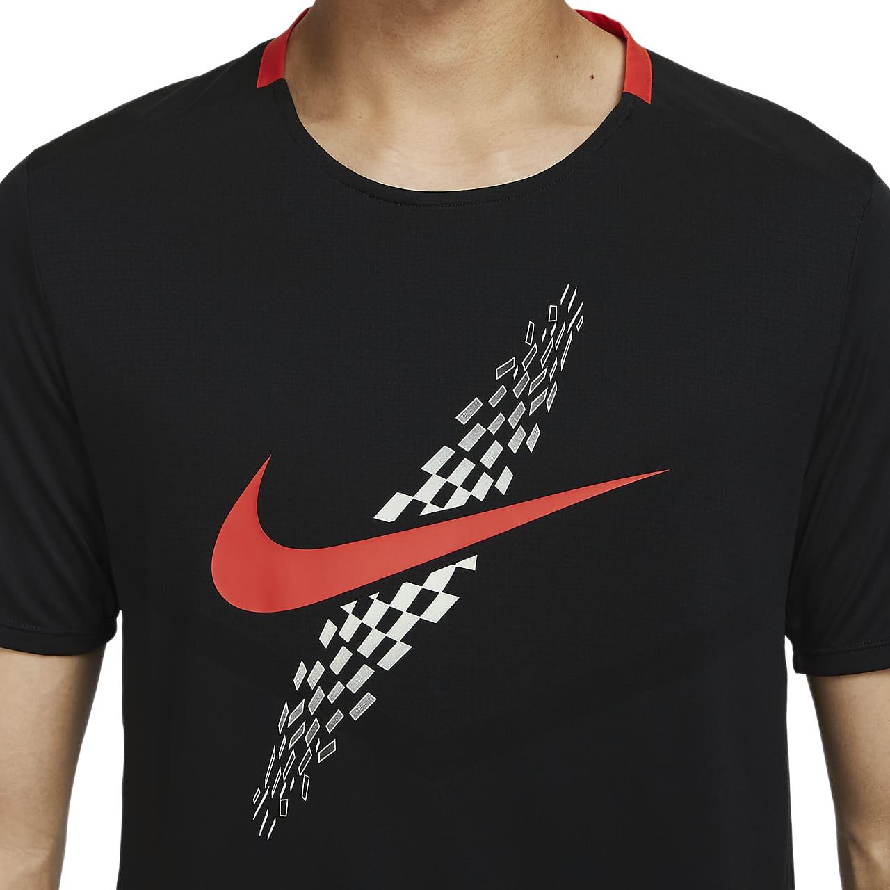 Nike Running T Shirts Men’s Black Crew Neck Moderate Straight Fit