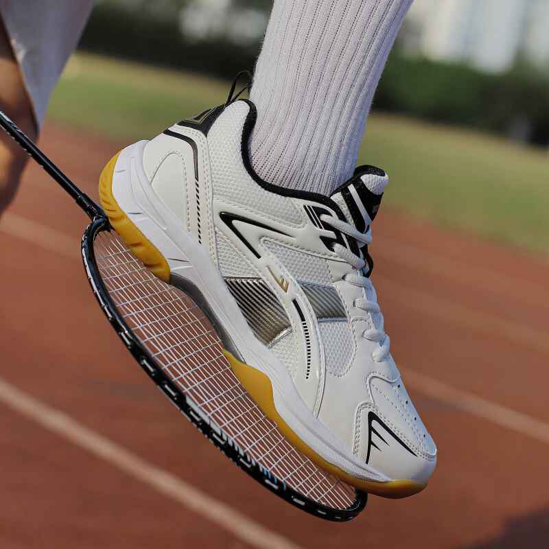 Warrior Cushioning Abrasion Resistant Breathable Low top Badminton Shoes Unisex White