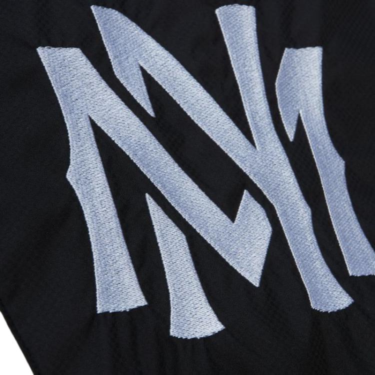 Mitchell Ness x MASTERMIND WORLD Logo