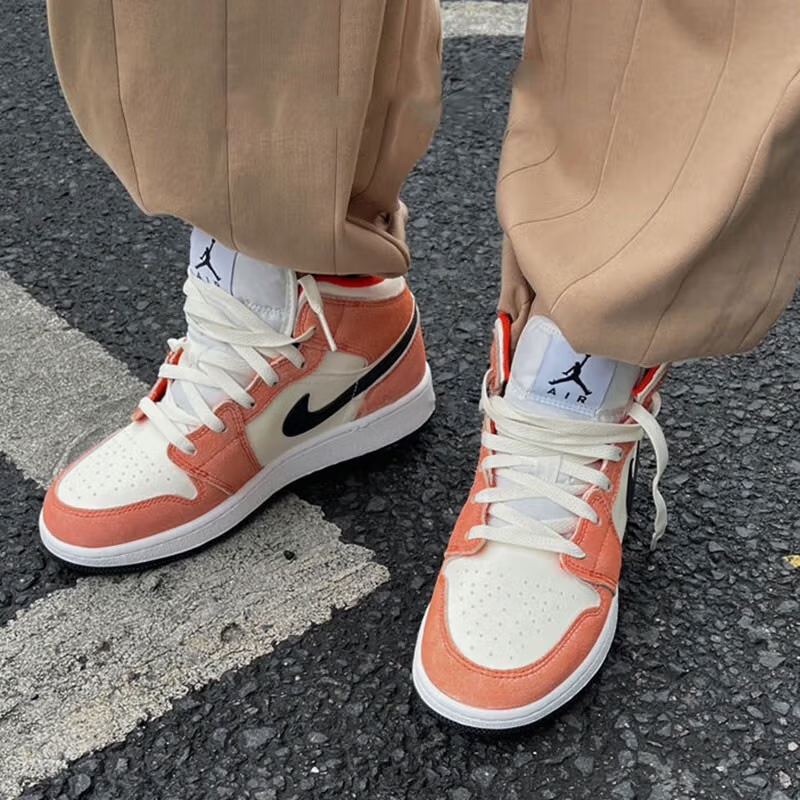 Jordan Air Jordan 1 Mid "Orange Suede GS