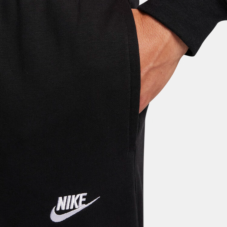 Nike Casual Sportswear Men’s Crew Neck Moderate