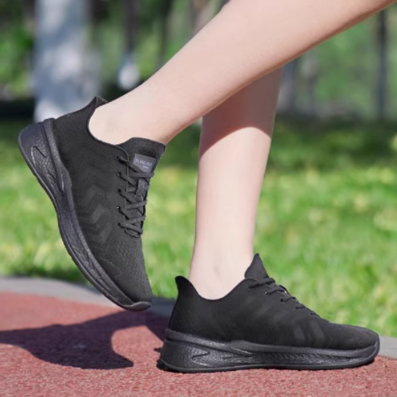 TOREAD Comfortable Slip Resistant Abrasion Resistant Low top Running Shoes Men’s Black