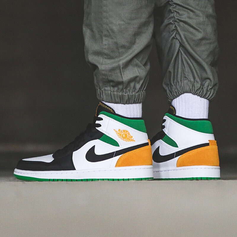 Кроссовки Jordan JordanAir Jordan 1 Mid GS (белый / зеленый / желтый) — Белый / зелёный / жёлтый — фото 9