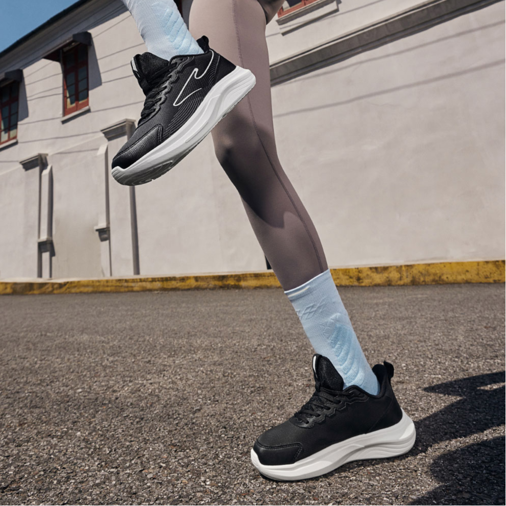 Erke Yun Yi Synthetic Leather Slip Resistant, Breathable, And Lightweight Low top Running Shoes Women’s Jet Black