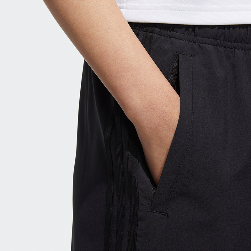 Женские шорты adidas Mh 1/4 Shorts (черные) — фото 7