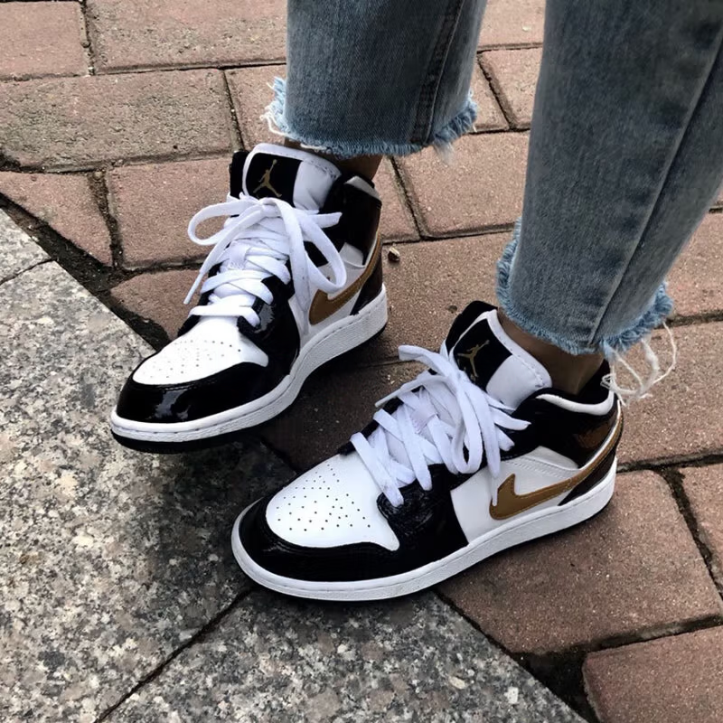 Jordan Air Jordan 1 Mid Patent Black White Gold GS