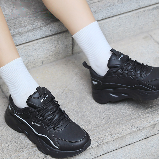 XTEP Comfortable Cushioning Lightweight Low top Running Shoes Women’s Black
