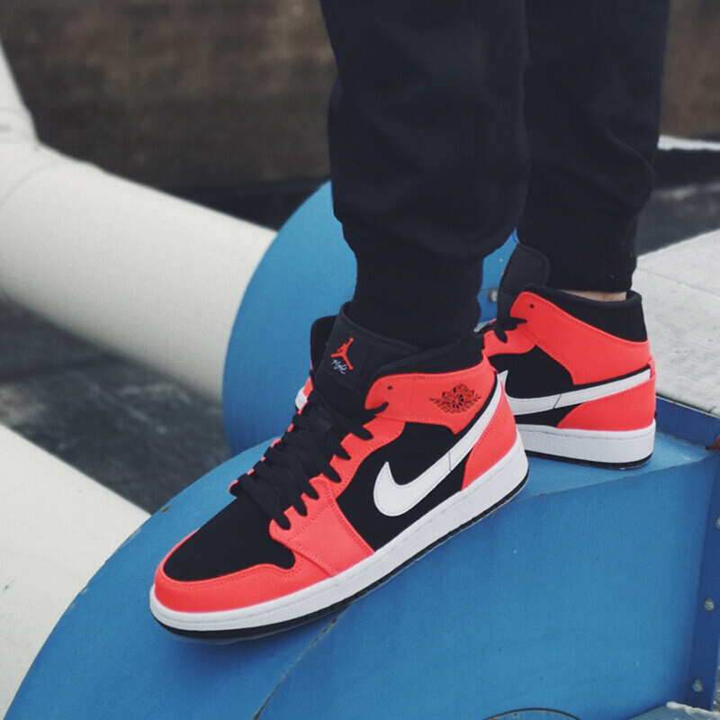 Кроссовки Jordan JordanAir Jordan 1 Mid GS (черно-бело-красные) — 红外线 — фото 4