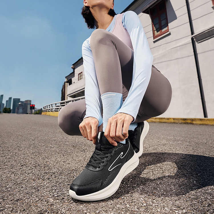 Erke Yun Yi Synthetic Leather Slip Resistant, Breathable, And Lightweight Low top Running Shoes Women’s Jet Black