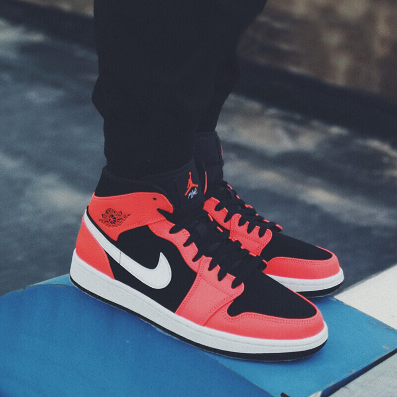 Кроссовки Jordan JordanAir Jordan 1 Mid GS (черно-бело-красные) — 红外线 — фото 5