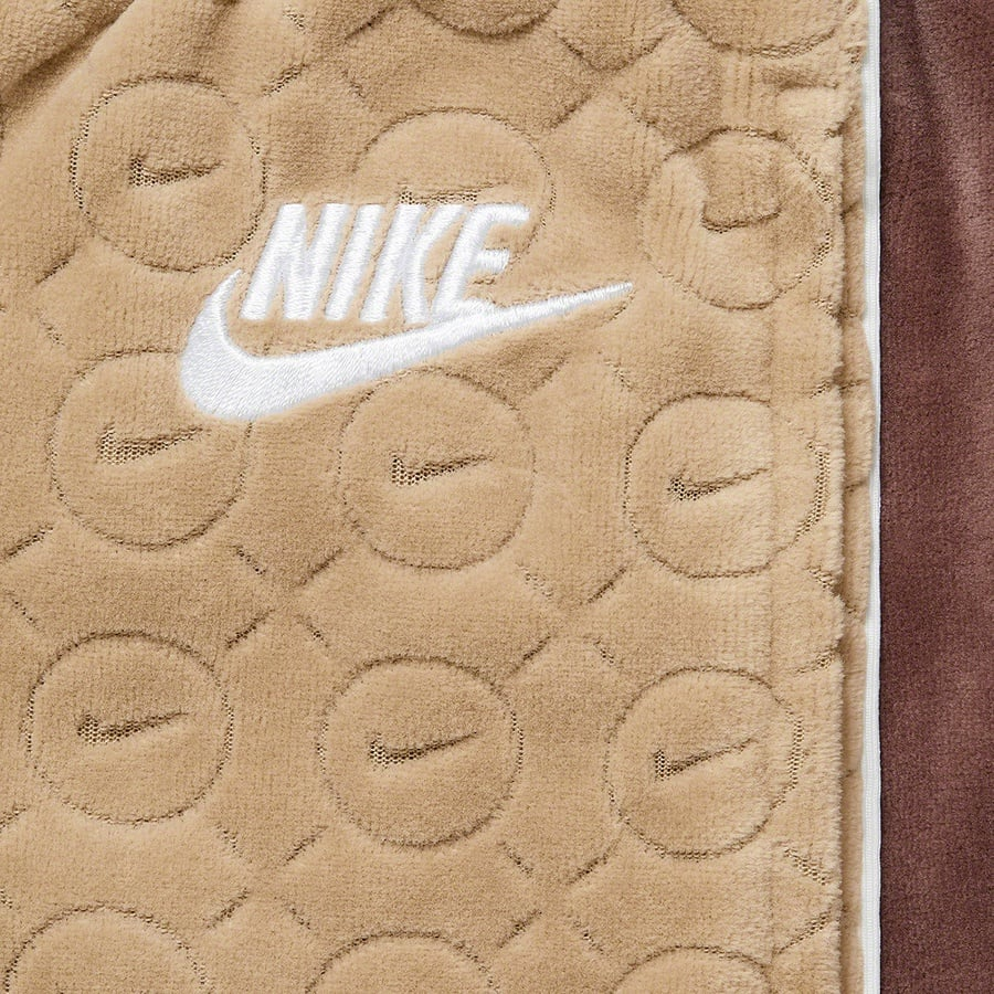Спортивные штаны Supreme x Nike Velour Track Pant SS21 (черные) — фото 10