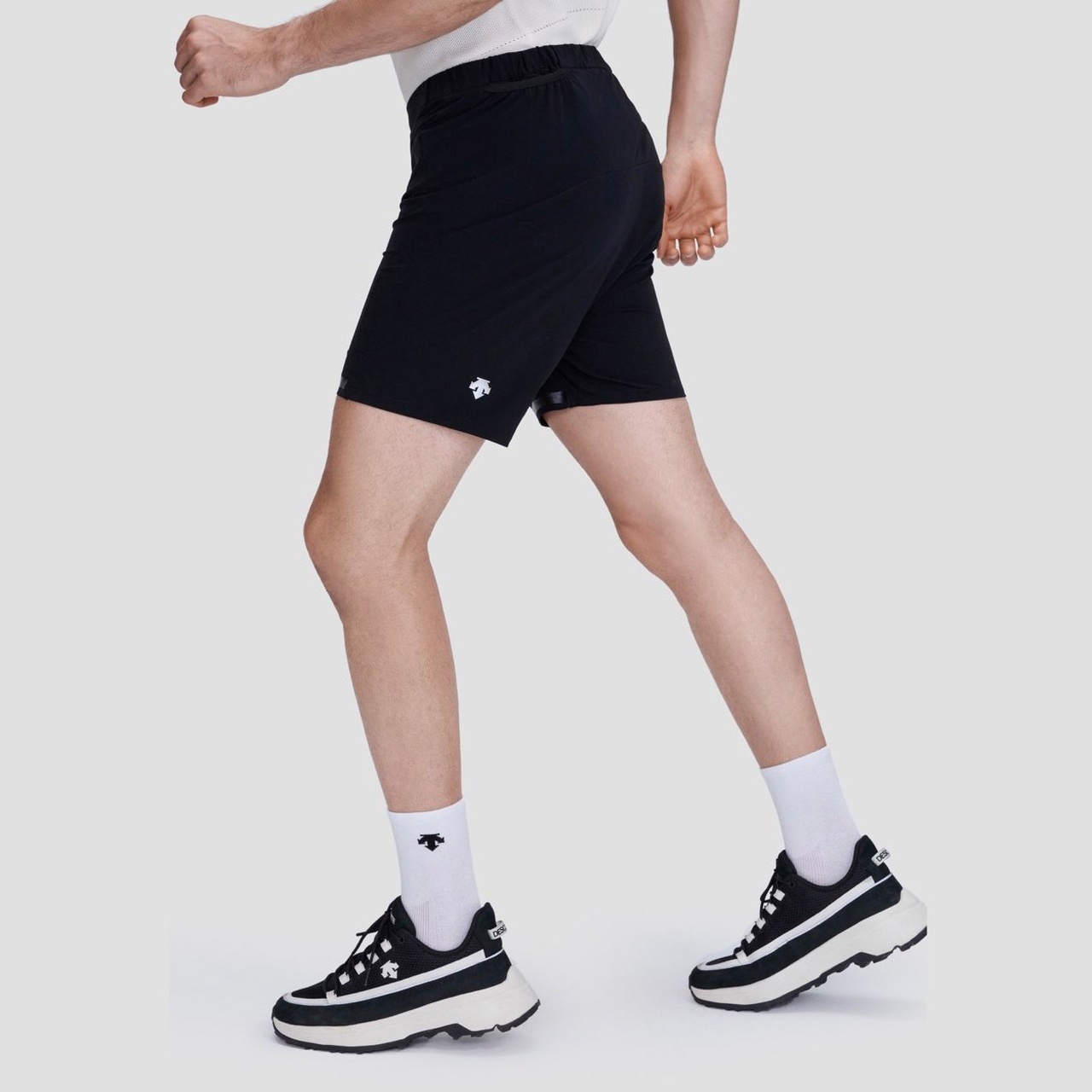DESCENTE Sports Shorts Men's Moderate
