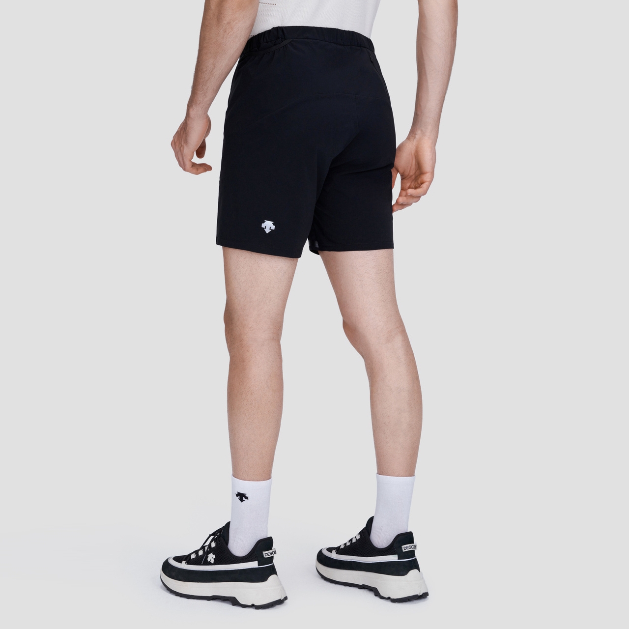 DESCENTE Sports Shorts Men's Moderate