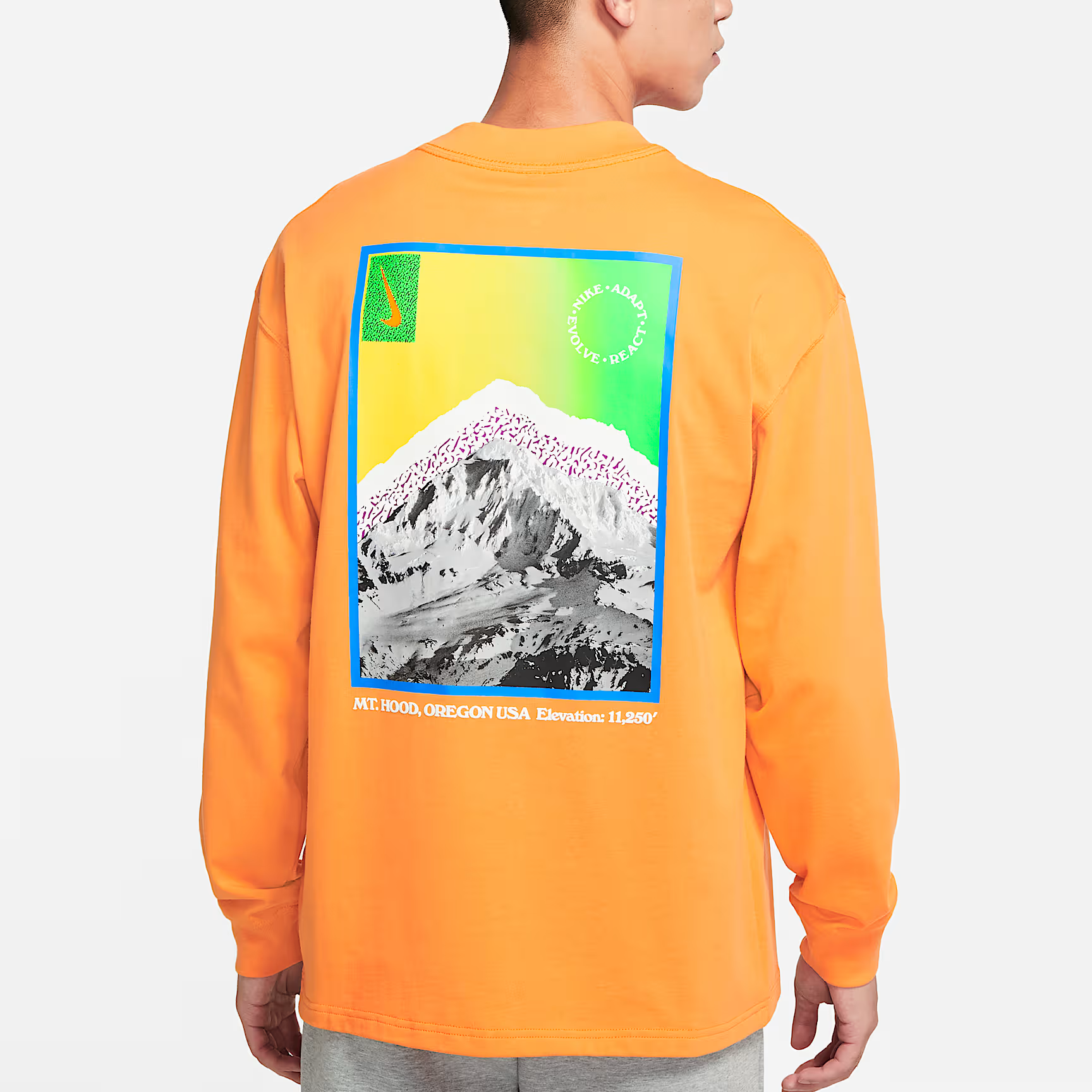 Мужское худи Nike Mountain Print (оранжевое) — фото 3