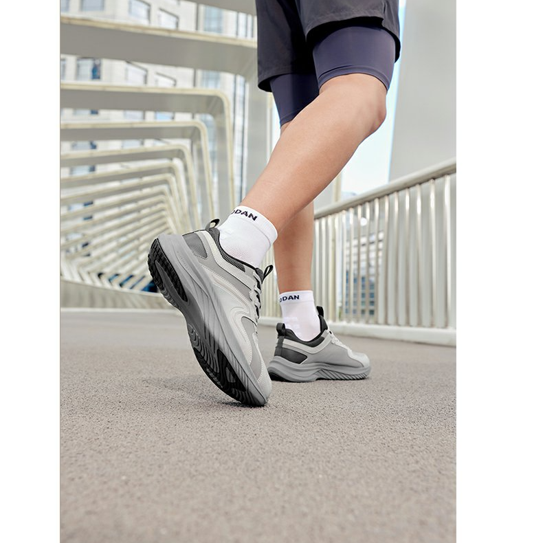 QIAODAN Slip Resistant Abrasion Resistant Low top Running Shoes Men’s