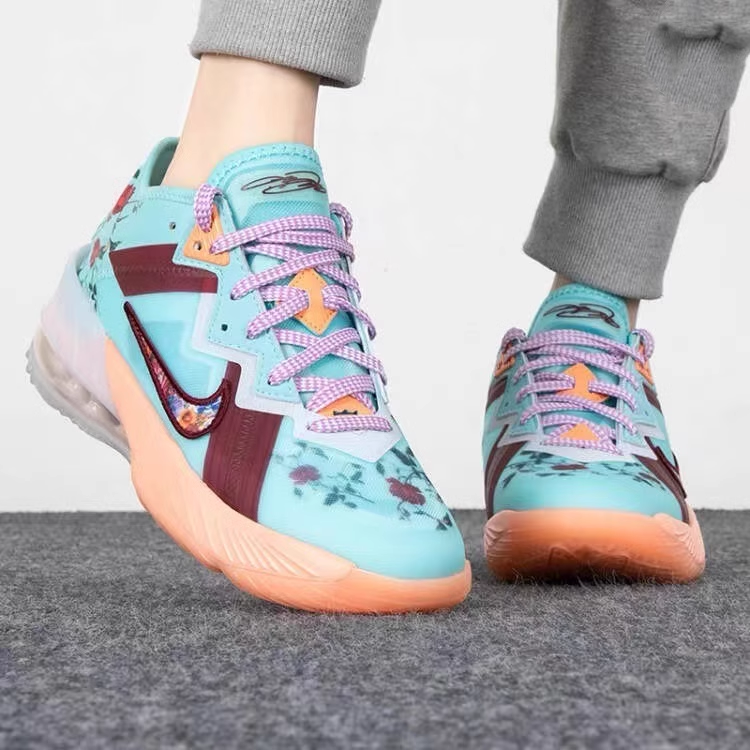 Кеды Nike NikeLebron 18 Low Floral (сине-красный) — фото 5