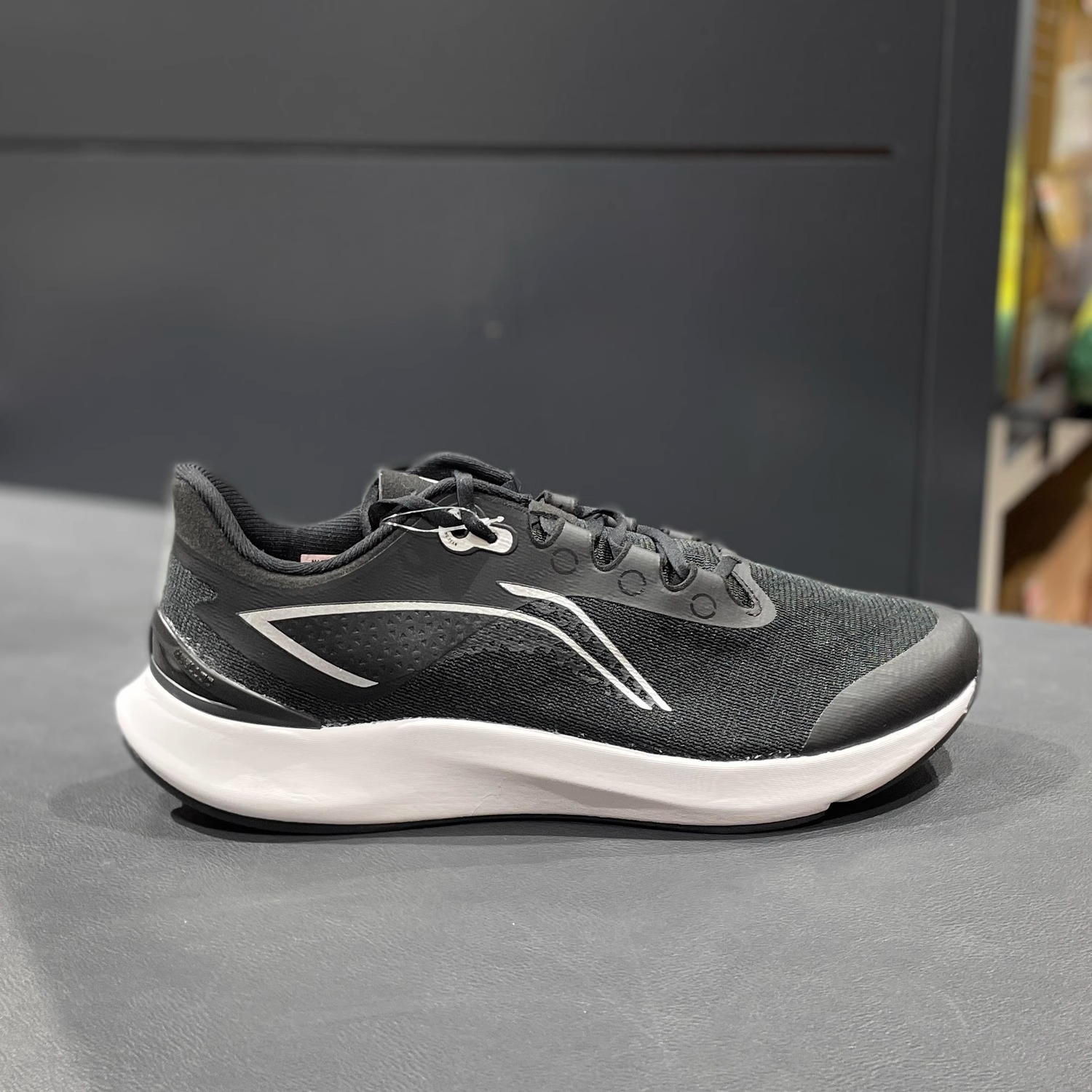 Li Ning Cushioning, Wear Resistant Low top Casual Running Shoes Men’s Black White