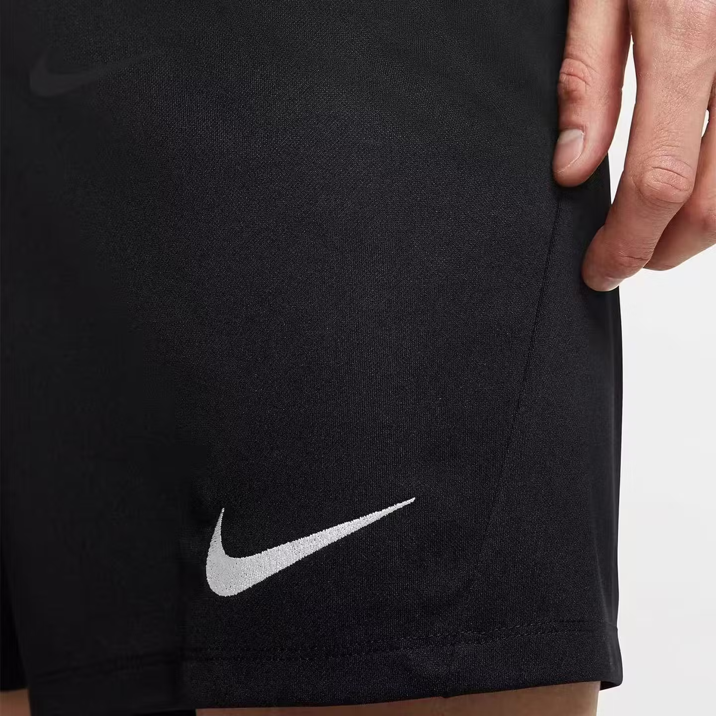 Nike Casual Sportswear Men’s Crew Neck Moderate