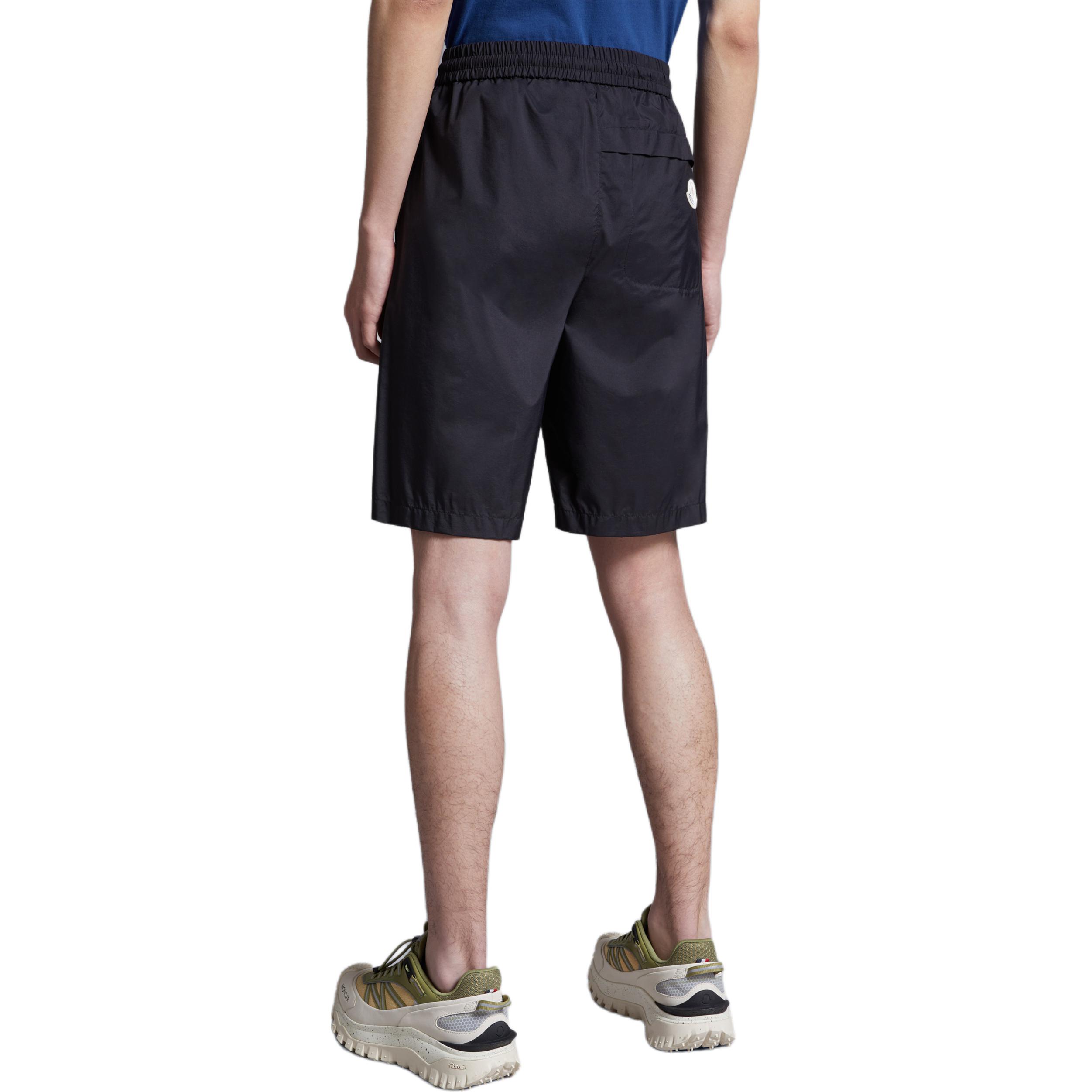 Мужские шорты Moncler J10912B00010596TM999 (черный) — фото 4