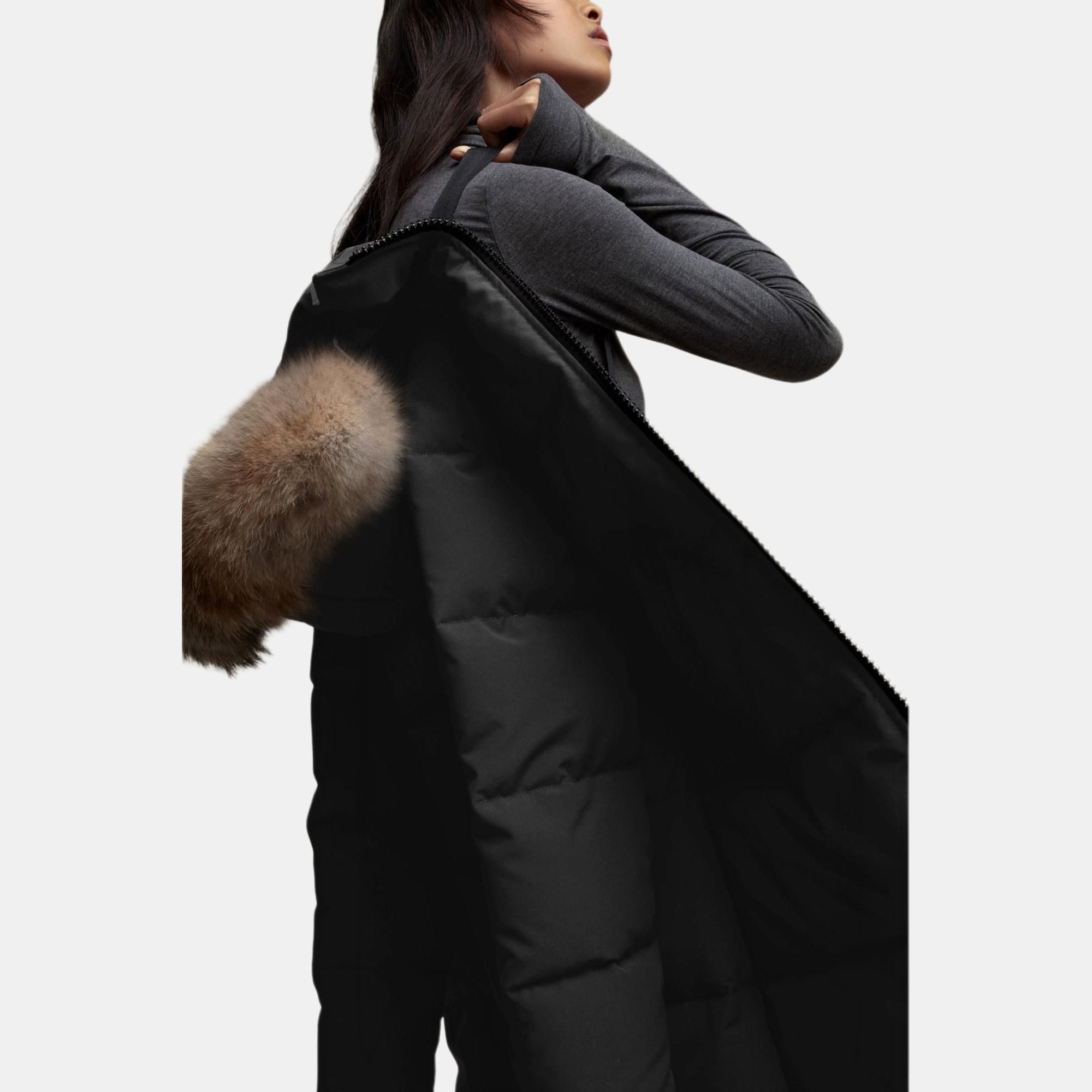 Женская куртка Canada Goose Mystique (черная) — фото 2