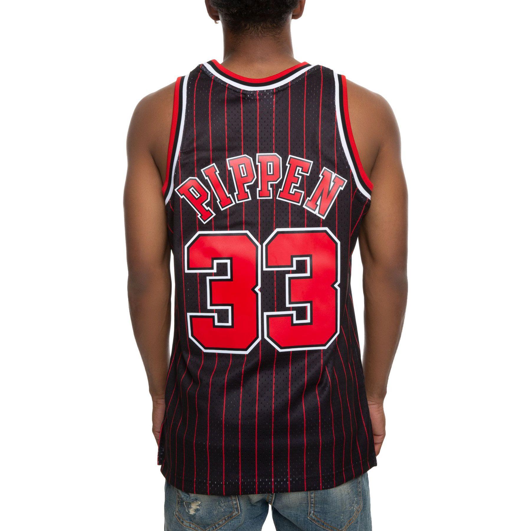 Mitchell & Ness Chicago Bulls Alternate 1995 96 Scottie Pippen Swingman Jersey